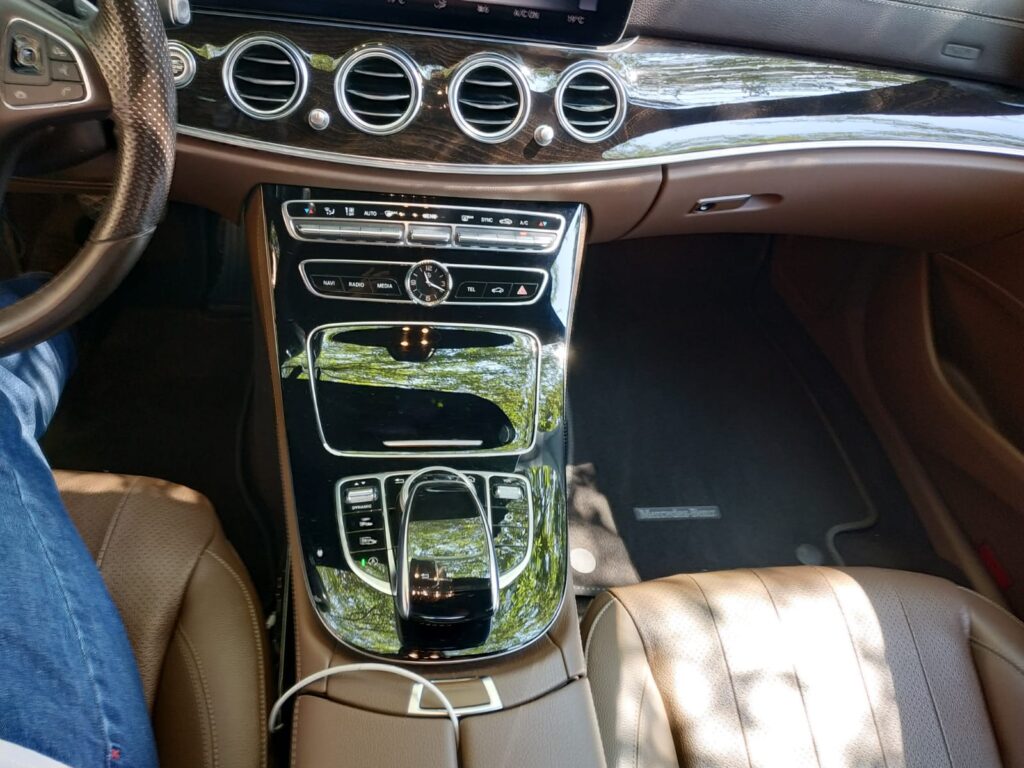 12-MERCEDES-BENZ-E-200-EXCLUSIVE-2018-2