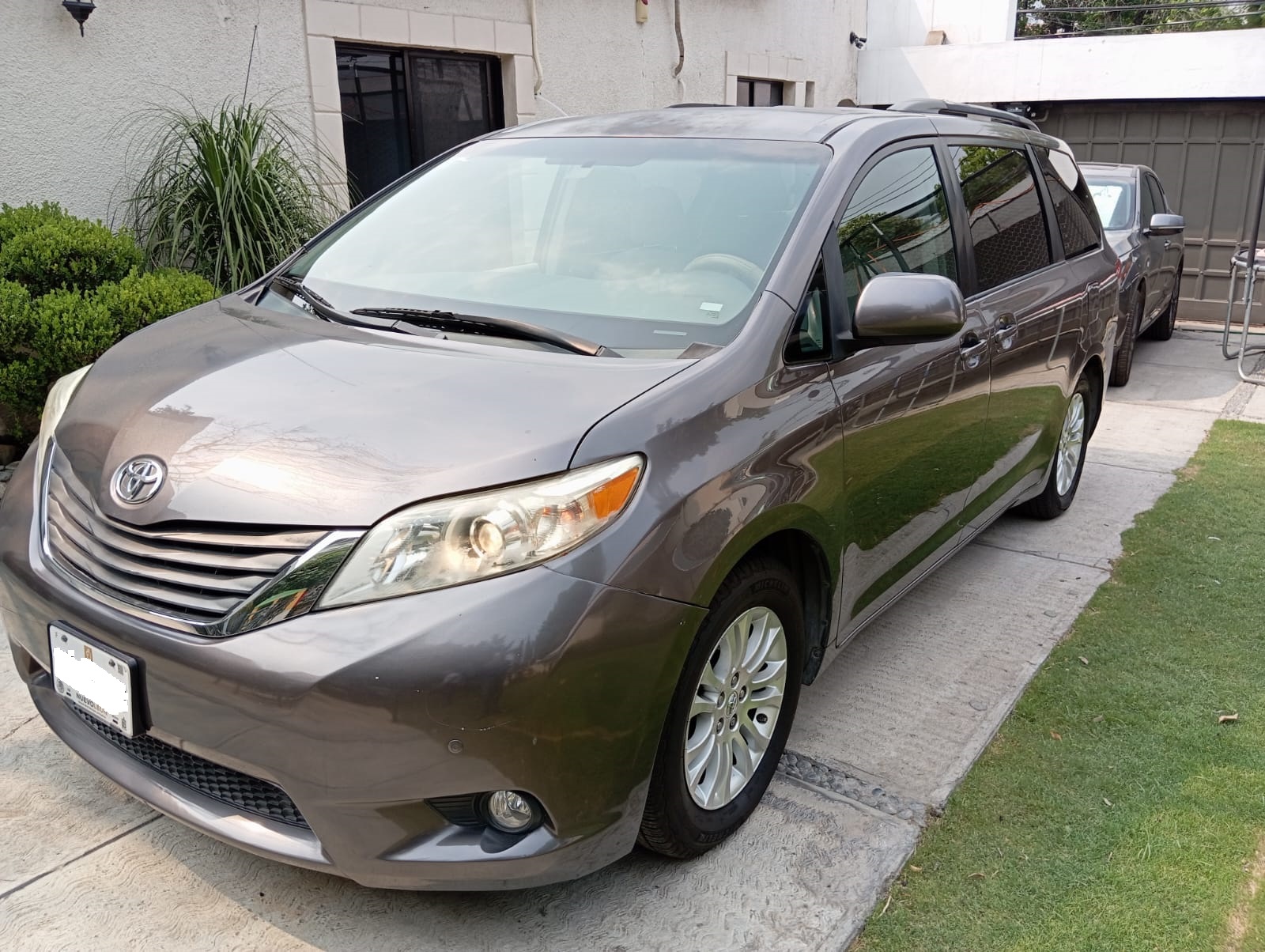 Toyota Sienna Xle 2011 1