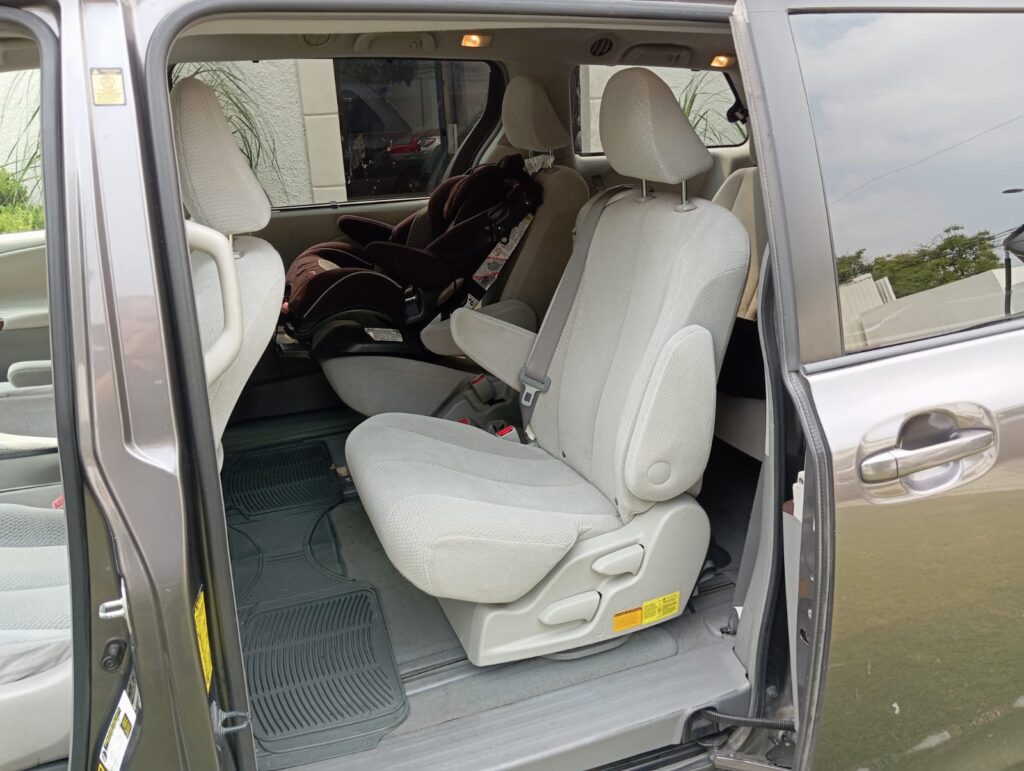 Toyota Sienna Xle 2011 15