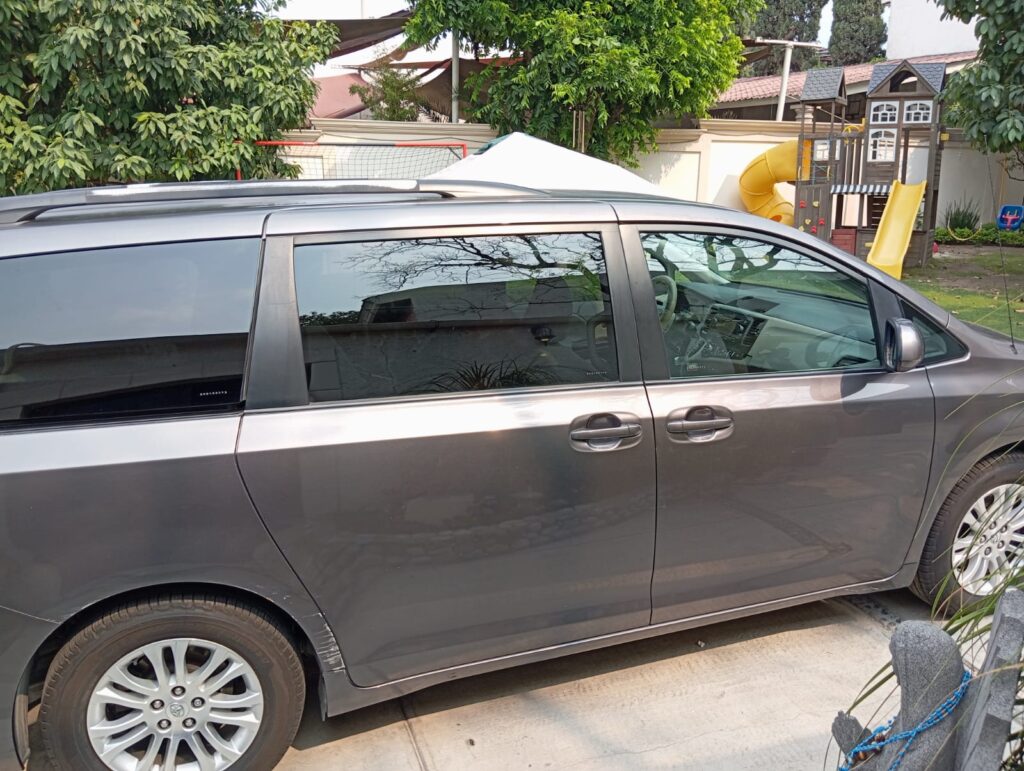 Toyota Sienna Xle 2011 4