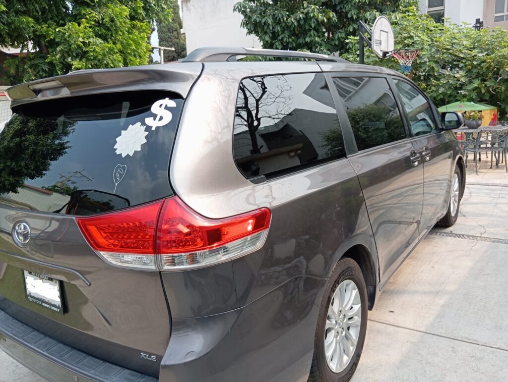 Toyota Sienna Xle 2011 5