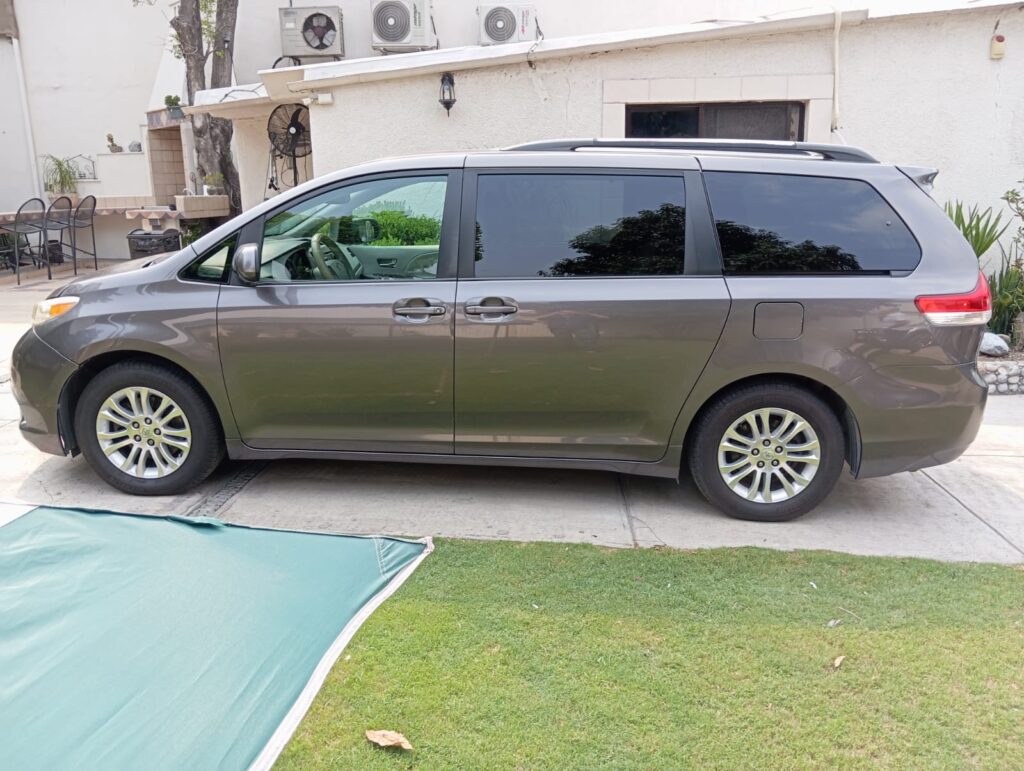 Toyota Sienna Xle 2011 7