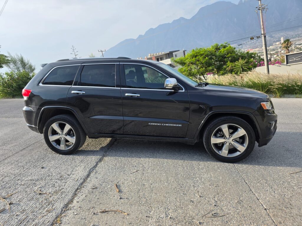 Jeep Grand Cherokee 2014 V6 4x4 8