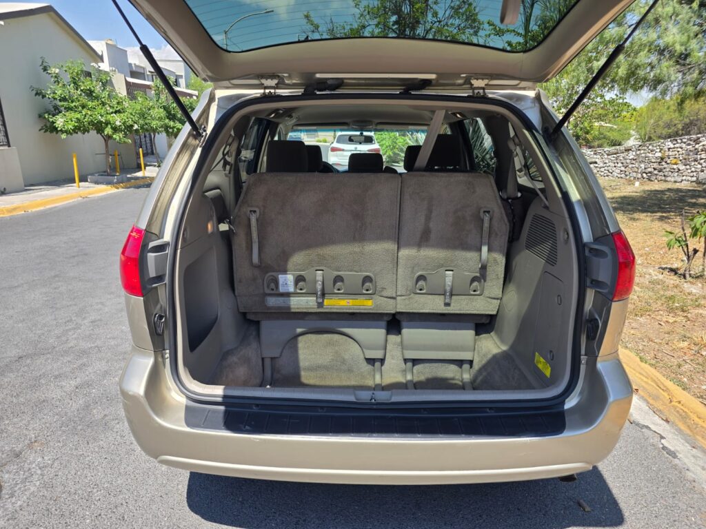 Toyota Sienna Le 2007 16