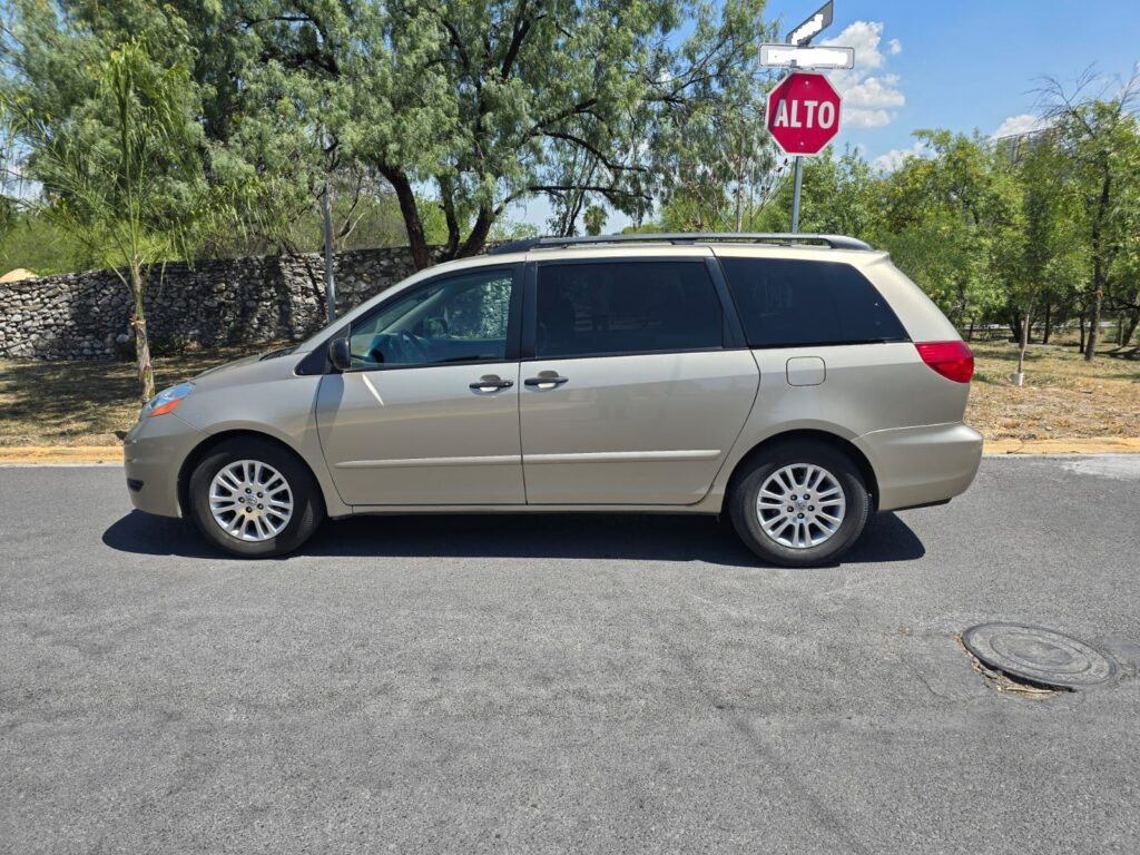 Toyota Sienna Le 2007 3