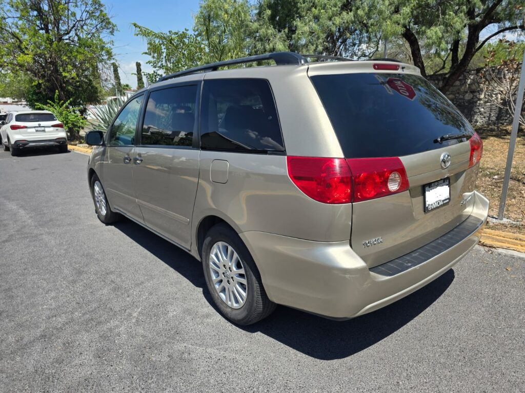 Toyota Sienna Le 2007 4