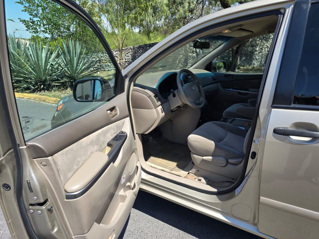 Toyota Sienna Le 2007 9