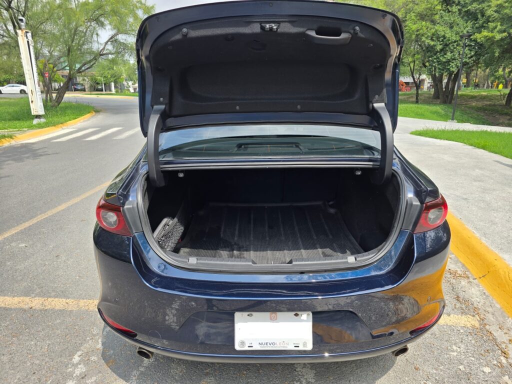 Mazda 3 i sport 2023 19