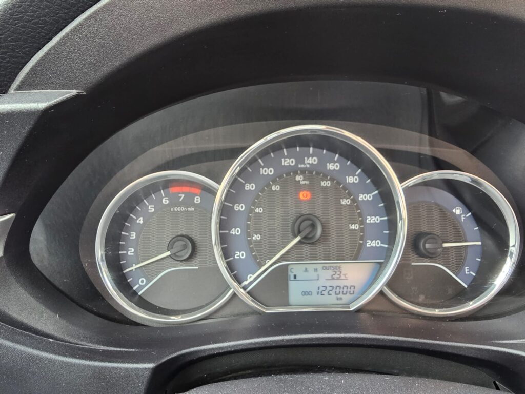 Toyota corolla base 2015 11