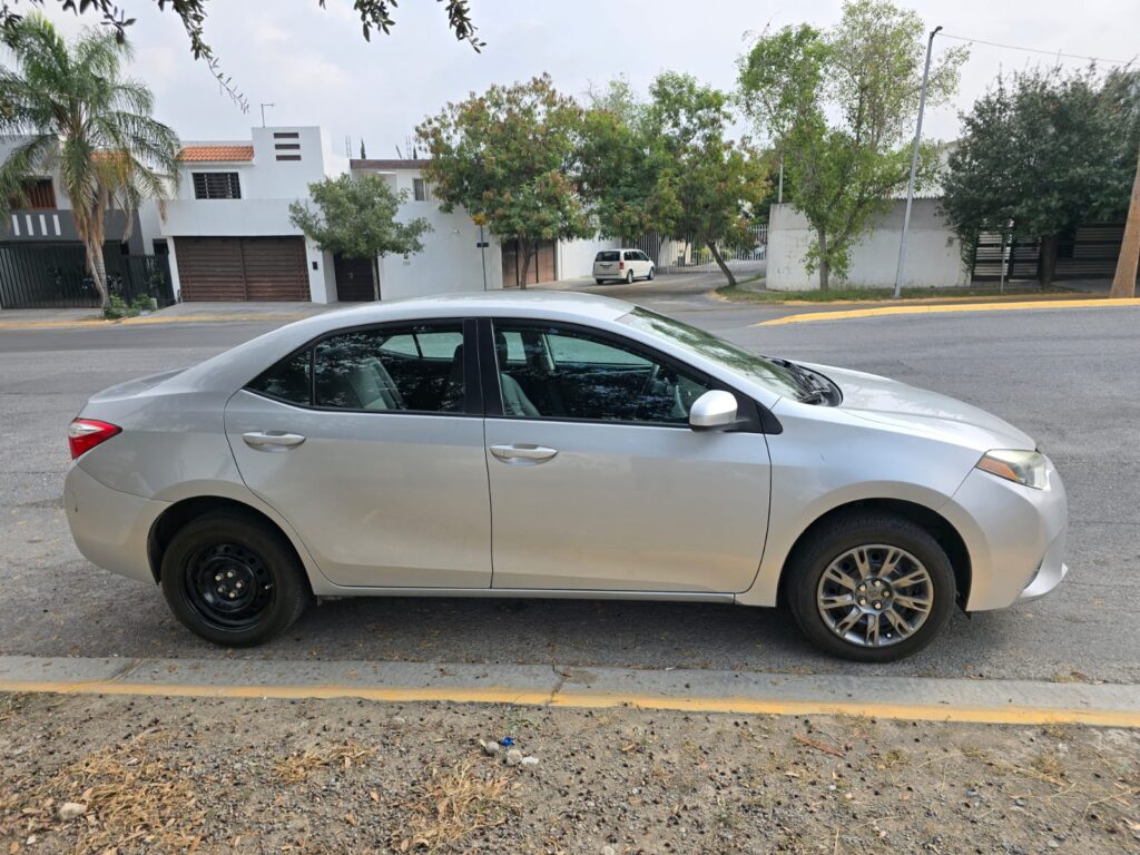 Toyota corolla base 2015 8