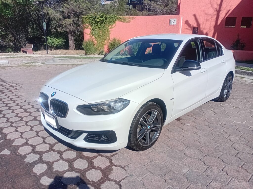 BMW 118 I Sedan Sport Line 2019