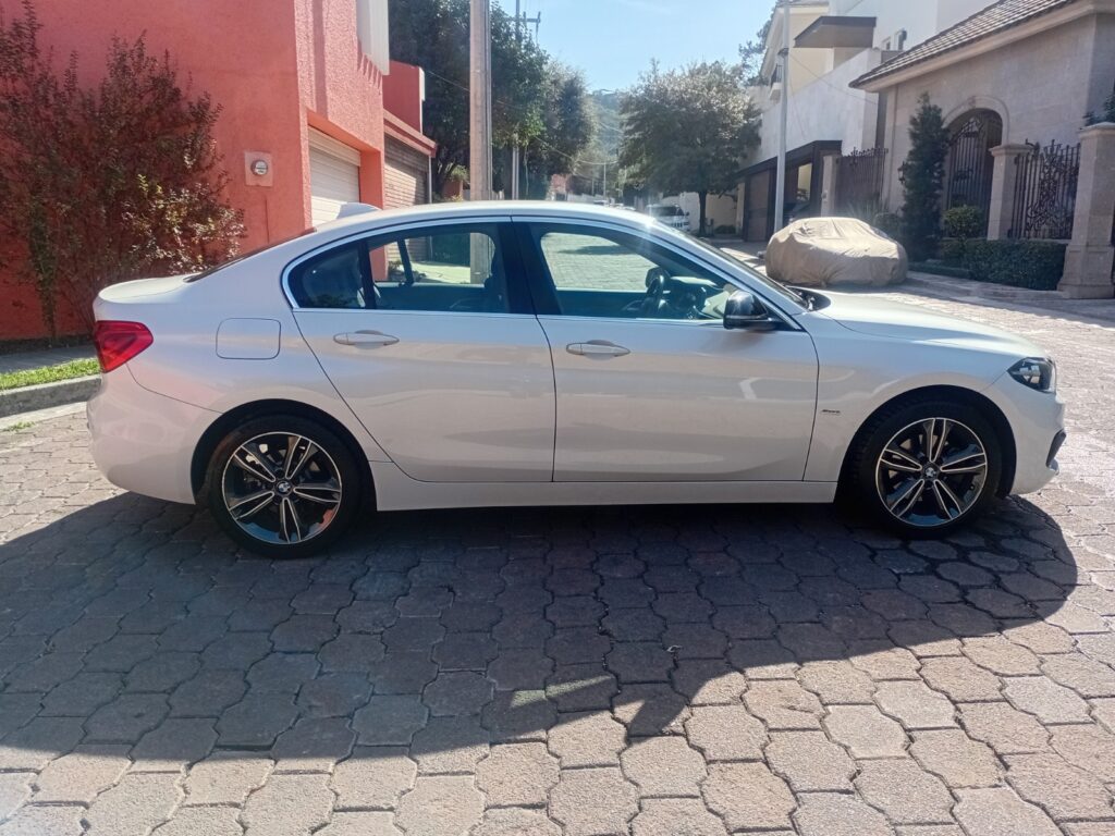BMW 118 I Sedan Sport Line 2019