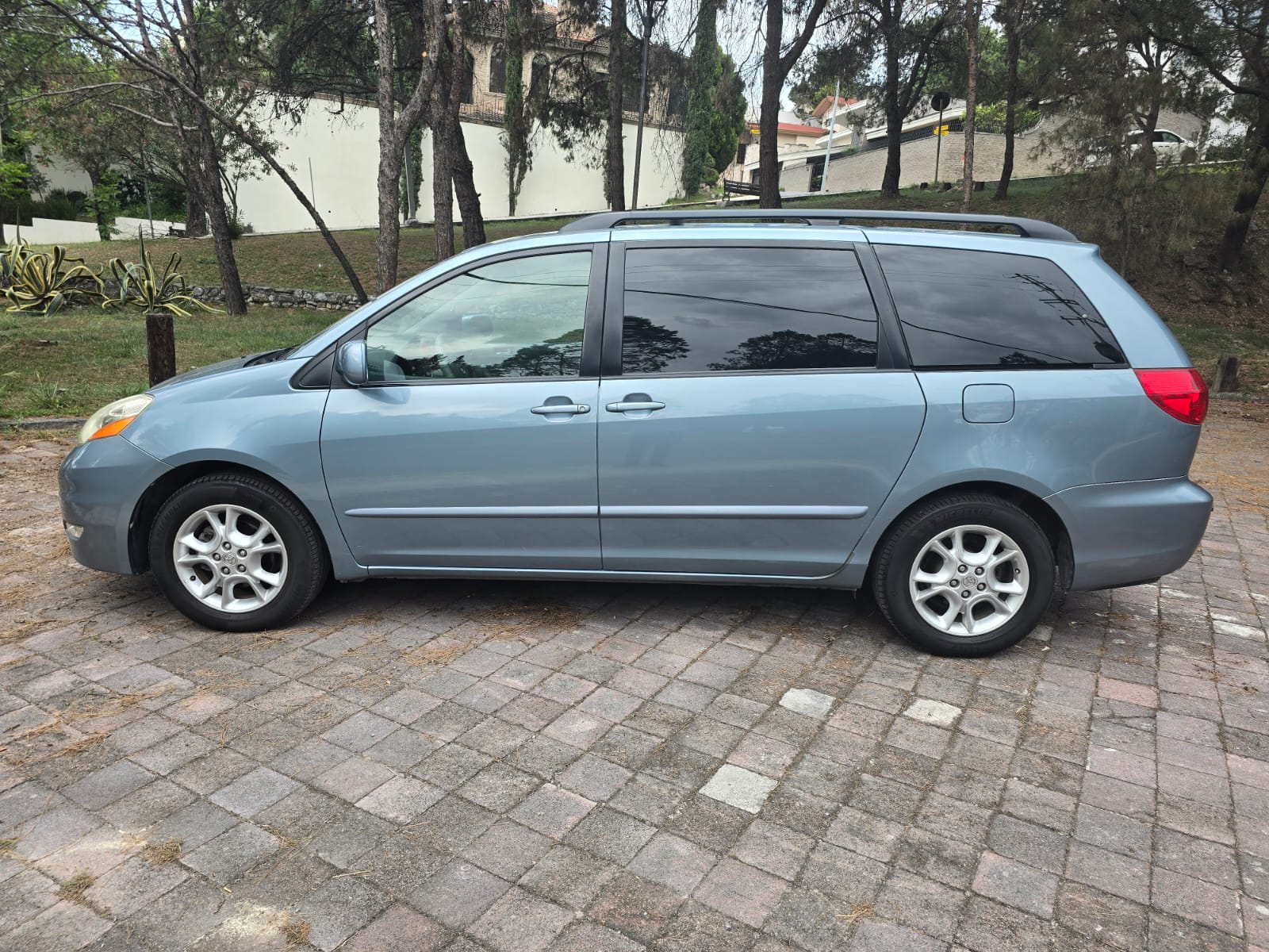Toyota Sienna XLE 2026